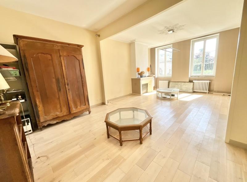 Maison - 168 m² - 10 pièces