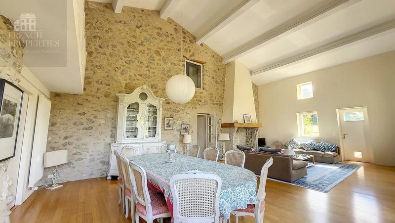 Maison - 352 m² - 9 pièces