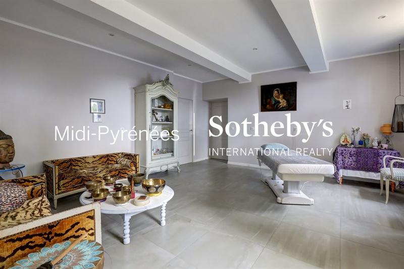 Maison - 542 m² - 15 pièces