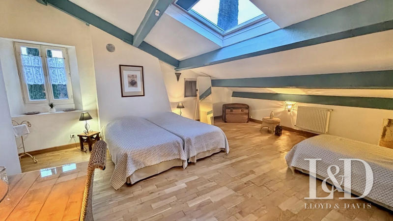 Bastide - 1 400 m² - 38 pièces