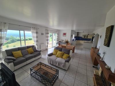 Maison traditionnelle - 125 m² - 5 pièces