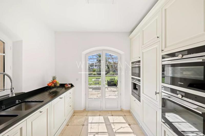 Villa - 260 m² - 10 pièces