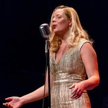 Anna Stevens Sing Swing