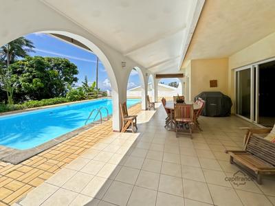 Maison - 220 m² - 5 pièces