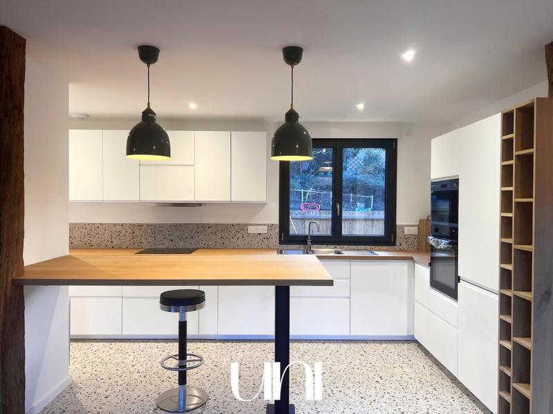 Maison - 205 m² - 7 pièces