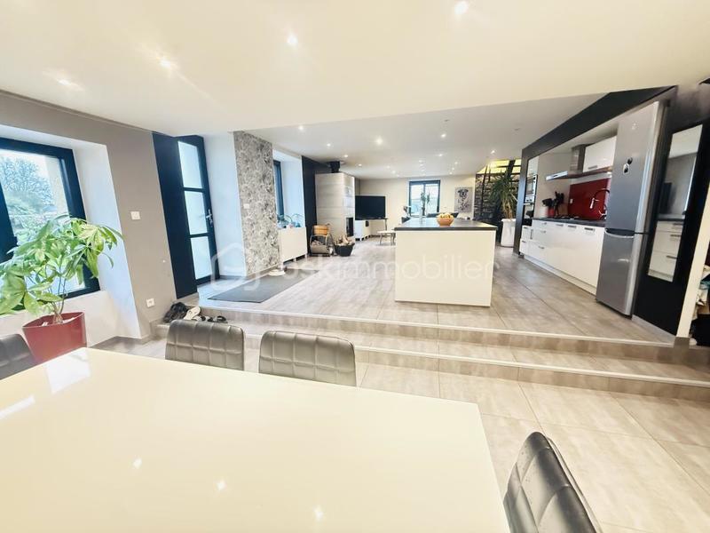 Longère - 296 m² - 6 pièces