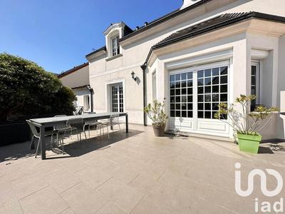 Maison - 200 m² - 7 pièces