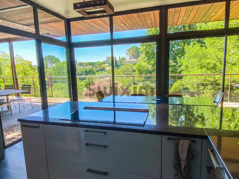 Propriété - 300 m² - 8 pièces