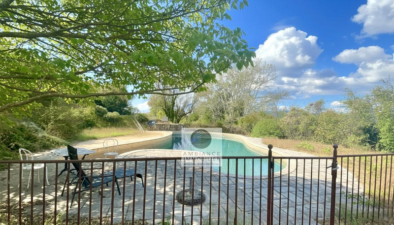 Maison - 451 m² - 11 pièces