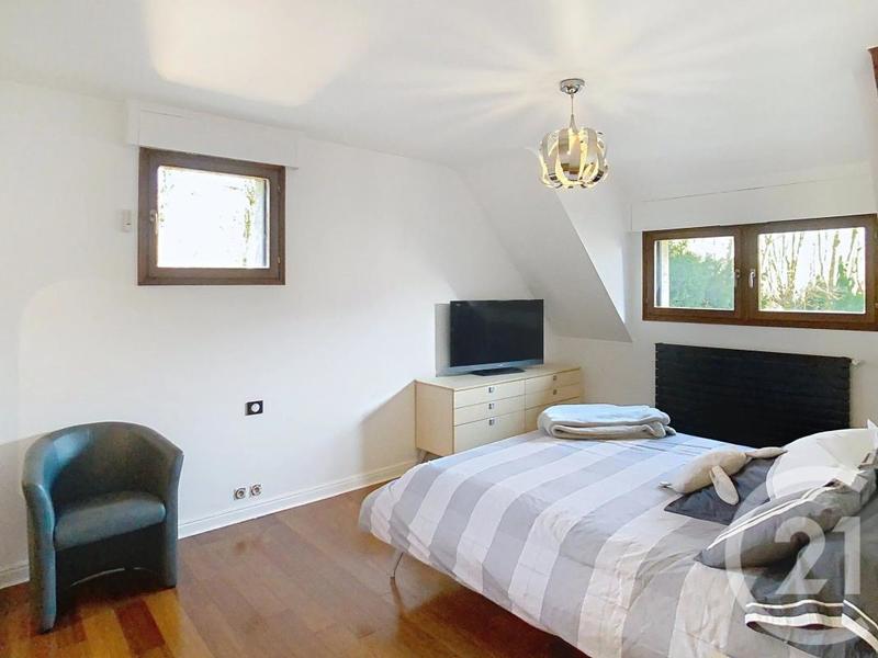 Villa - 243 m² - 9 pièces