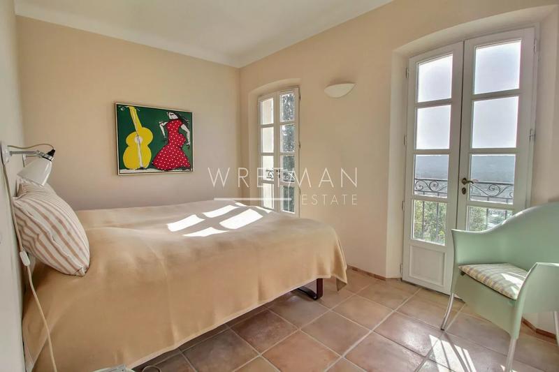 Villa - 245 m² - 8 pièces