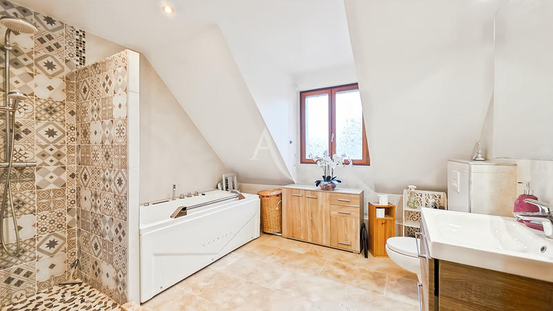 Maison - 160 m² - 7 pièces