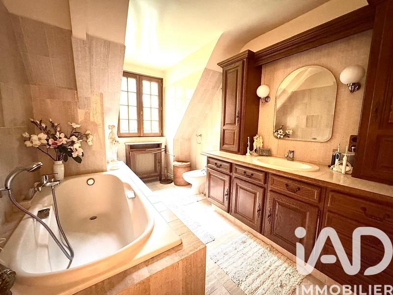 Maison - 255 m² - 8 pièces