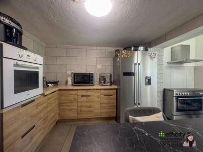 Maison - 250 m² - 12 pièces