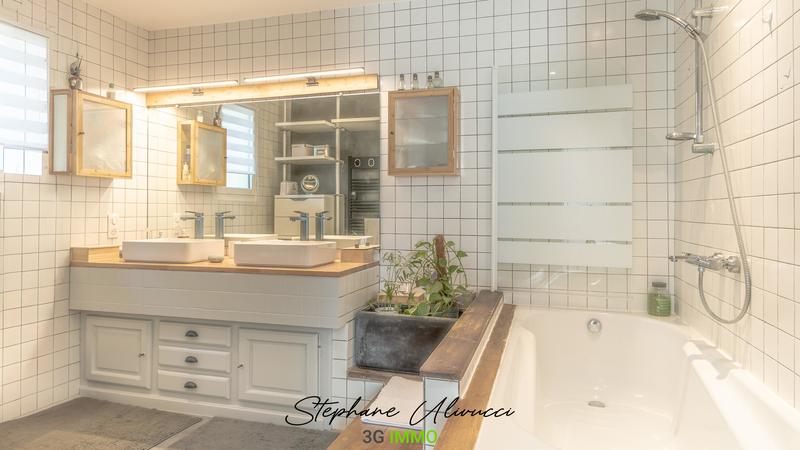 Maison d'architecte - 263 m² - 9 pièces