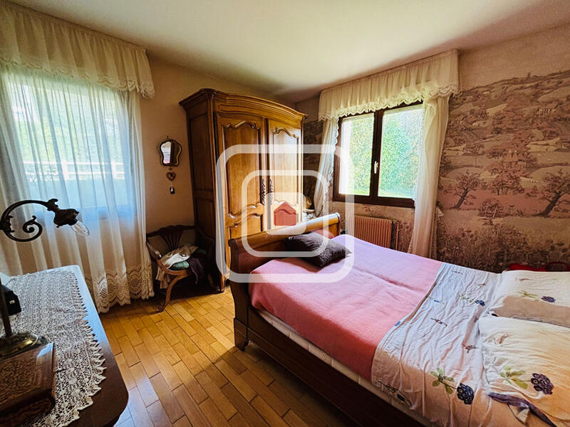 Maison - 183 m² - 8 pièces