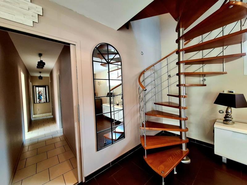 Maison - 250 m² - 2 pièces