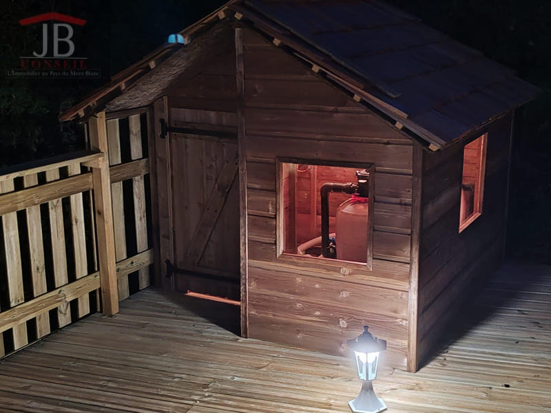 Maison - 233 m² - 9 pièces