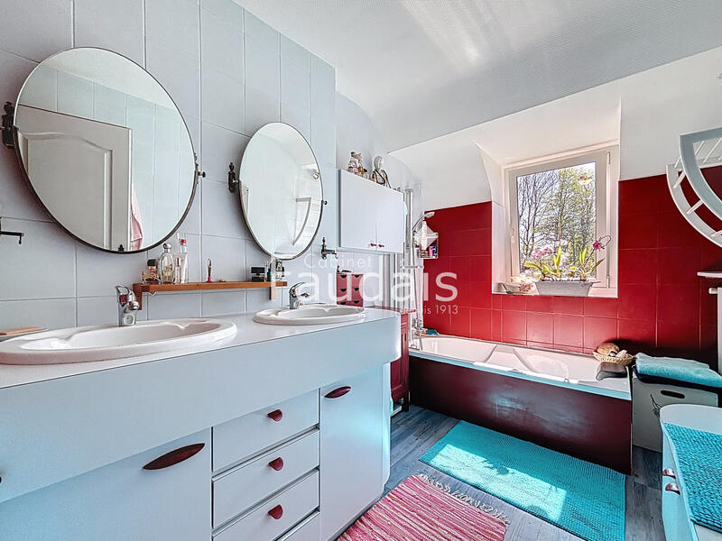 Maison - 187 m² - 7 pièces