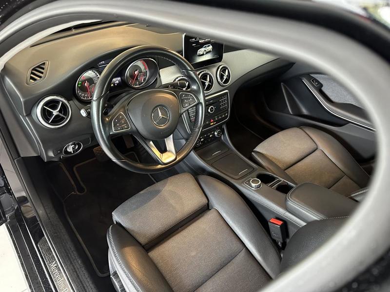 Mercedes Gla 200d 4 Matic Sensation 136 Ch Cdi Dgct7 81.000km