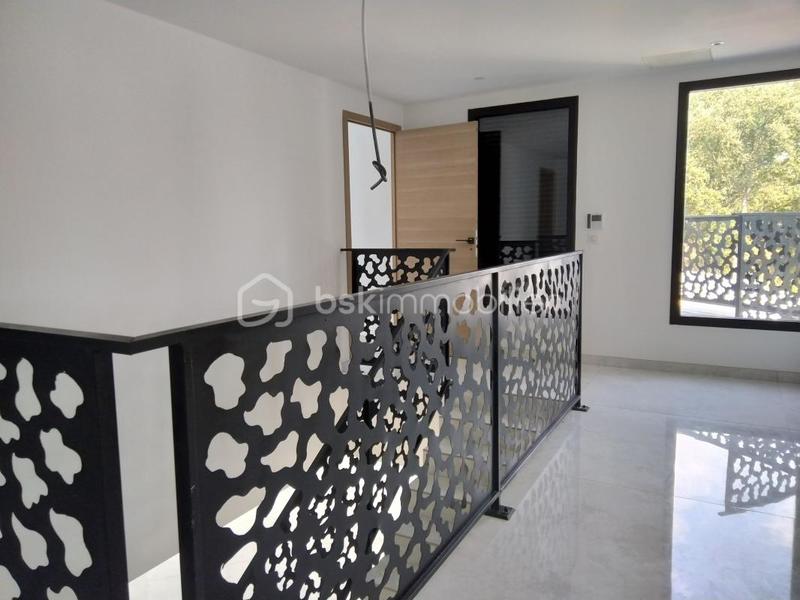 Villa - 169 m² - 6 pièces