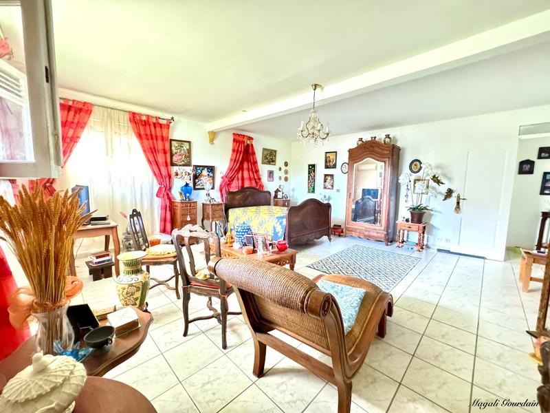 Maison - 362 m² - 8 pièces