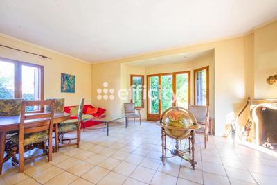 Maison - 183 m² - 9 pièces