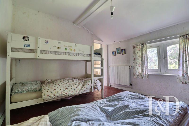 Maison - 230 m² - 13 pièces