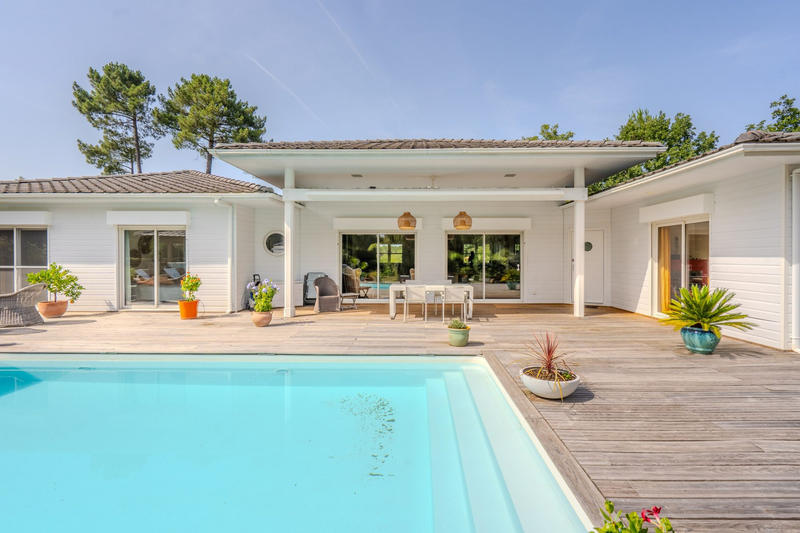 Maison - 215 m² - 7 pièces