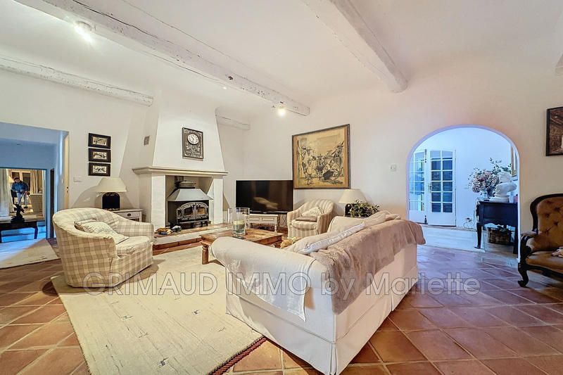 Maison - 242 m² - 8 pièces