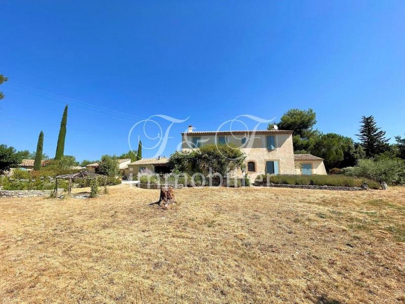 Propriété - 190 m² - 6 pièces