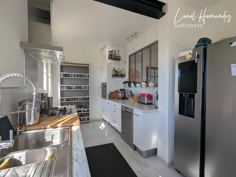 Maison - 238 m² - 9 pièces