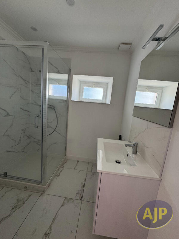 Immeuble - 181 m² - 10 pièces