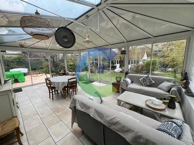 Maison - 220 m² - 8 pièces