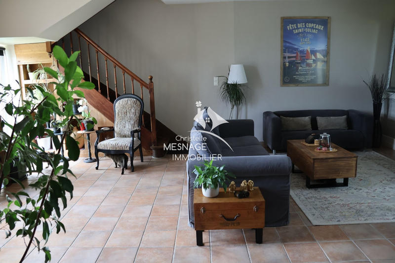 Maison - 224 m² - 8 pièces