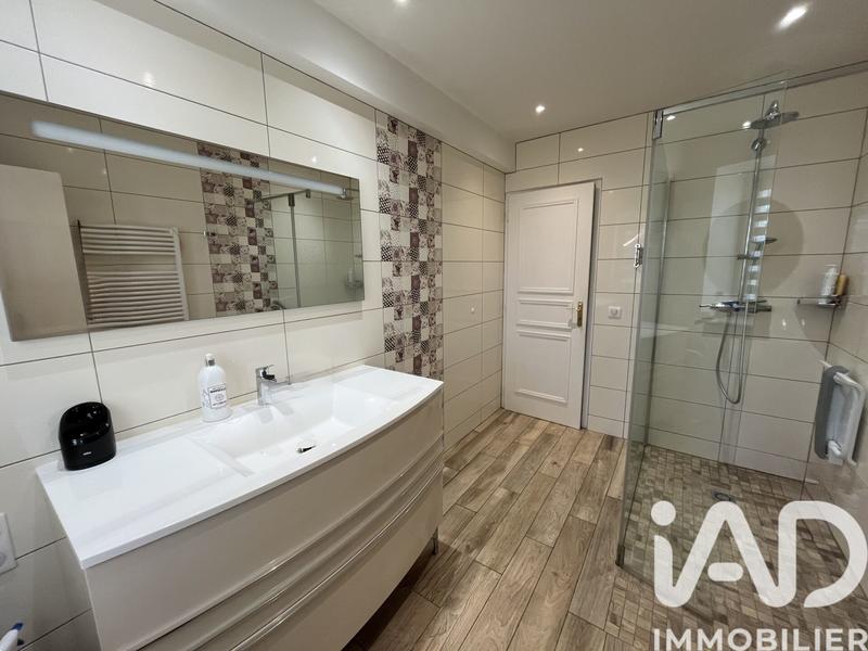 Maison - 200 m² - 8 pièces