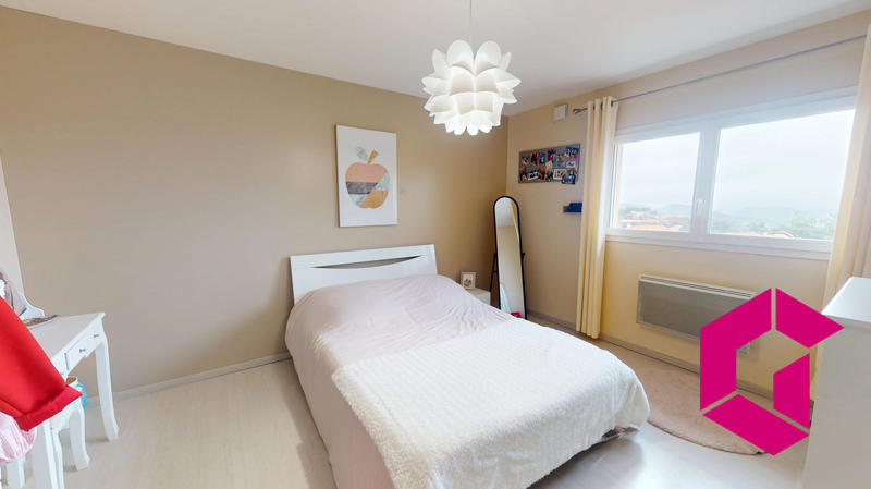 Maison - 181 m² - 5 pièces