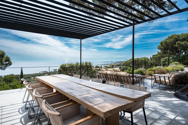 Villa - 347 m² - 9 pièces