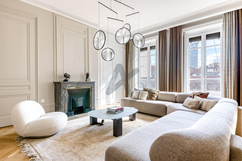 Appartement - 223 m² - 5 pièces