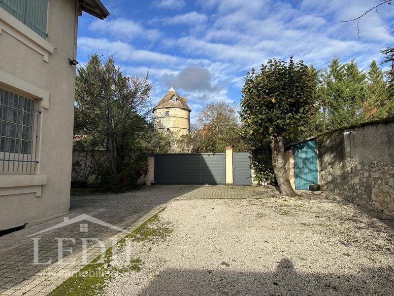 Propriété - 250 m² - 5 pièces