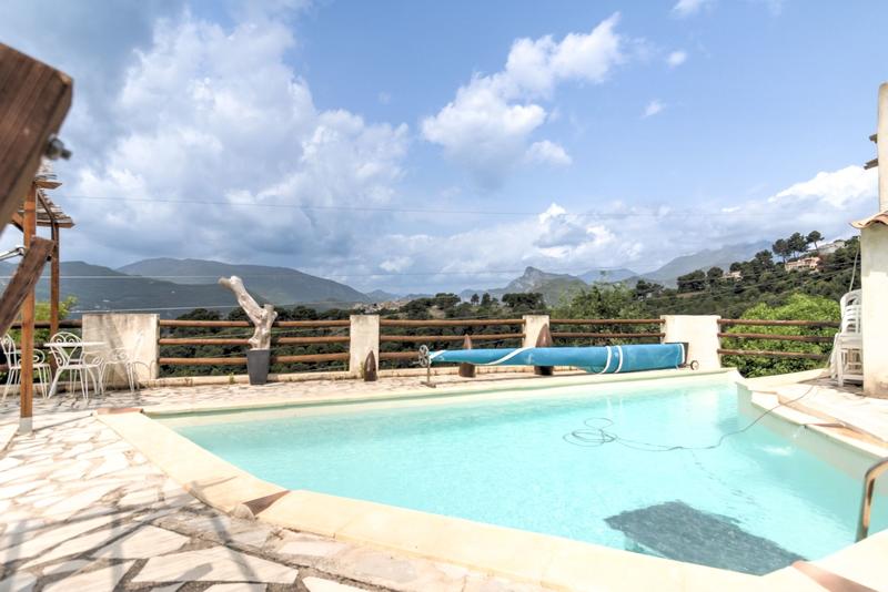 Maison - 170 m² - 7 pièces