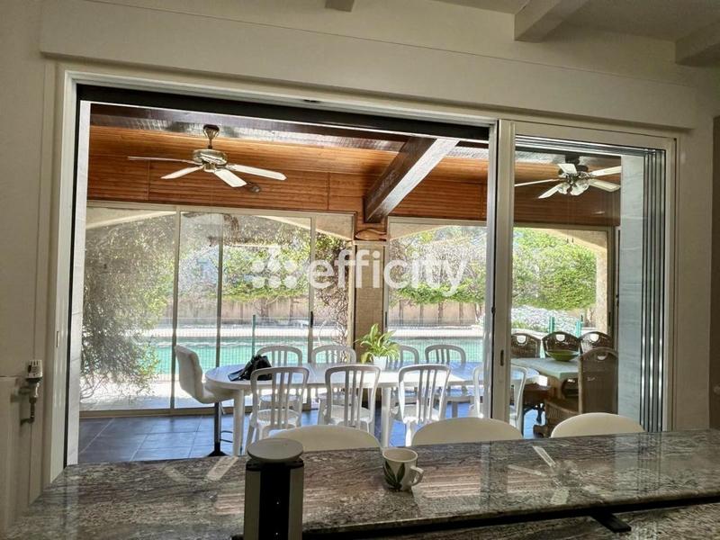 Maison - 220 m² - 7 pièces