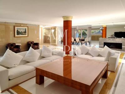 Appartement - 285 m² - 8 pièces