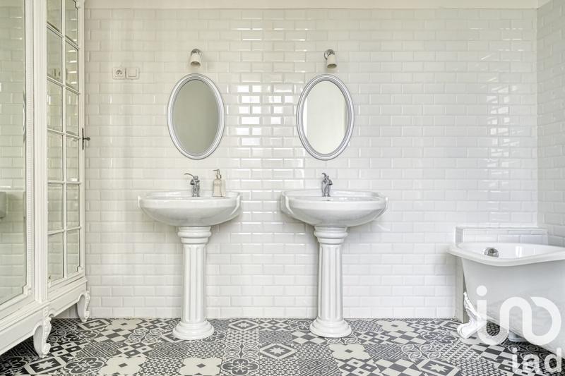 Maison - 300 m² - 9 pièces