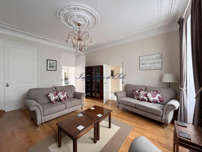 Maison - 239 m² - 7 pièces