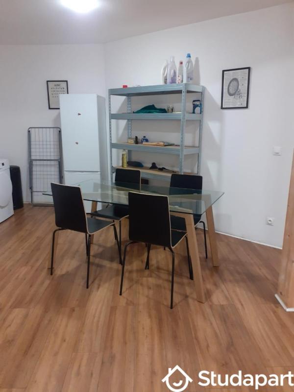 Chambre - 9 m² - 1 pièce