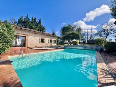 Propriété - 202 m² - 5 pièces