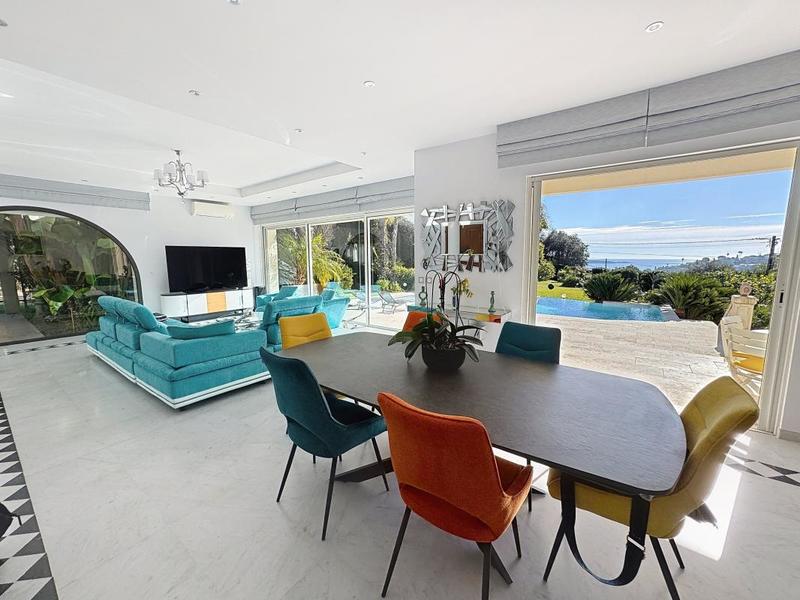 Maison - 230 m² - 5 pièces