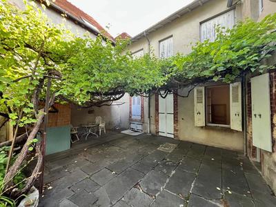 Maison - 200 m² - 9 pièces