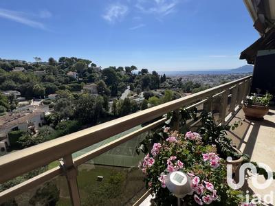 Appartement - 90 m² - 3 pièces